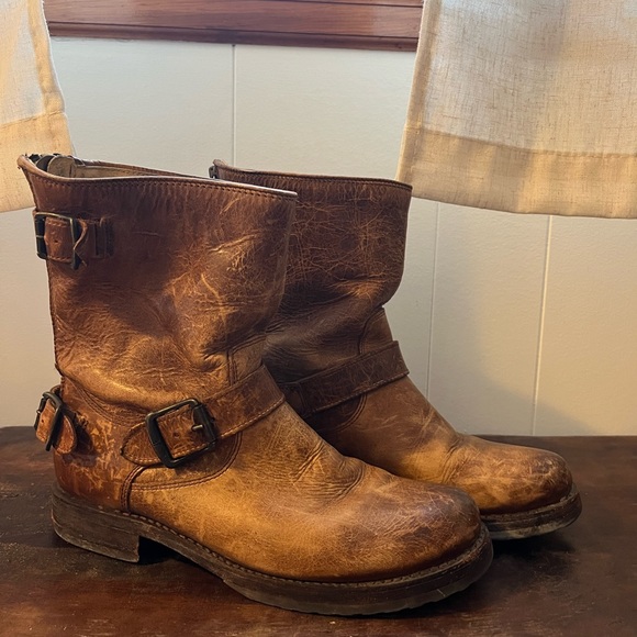 Frye Shoes - Frye Veronica Moto Boot W back zipper. Size 7.5